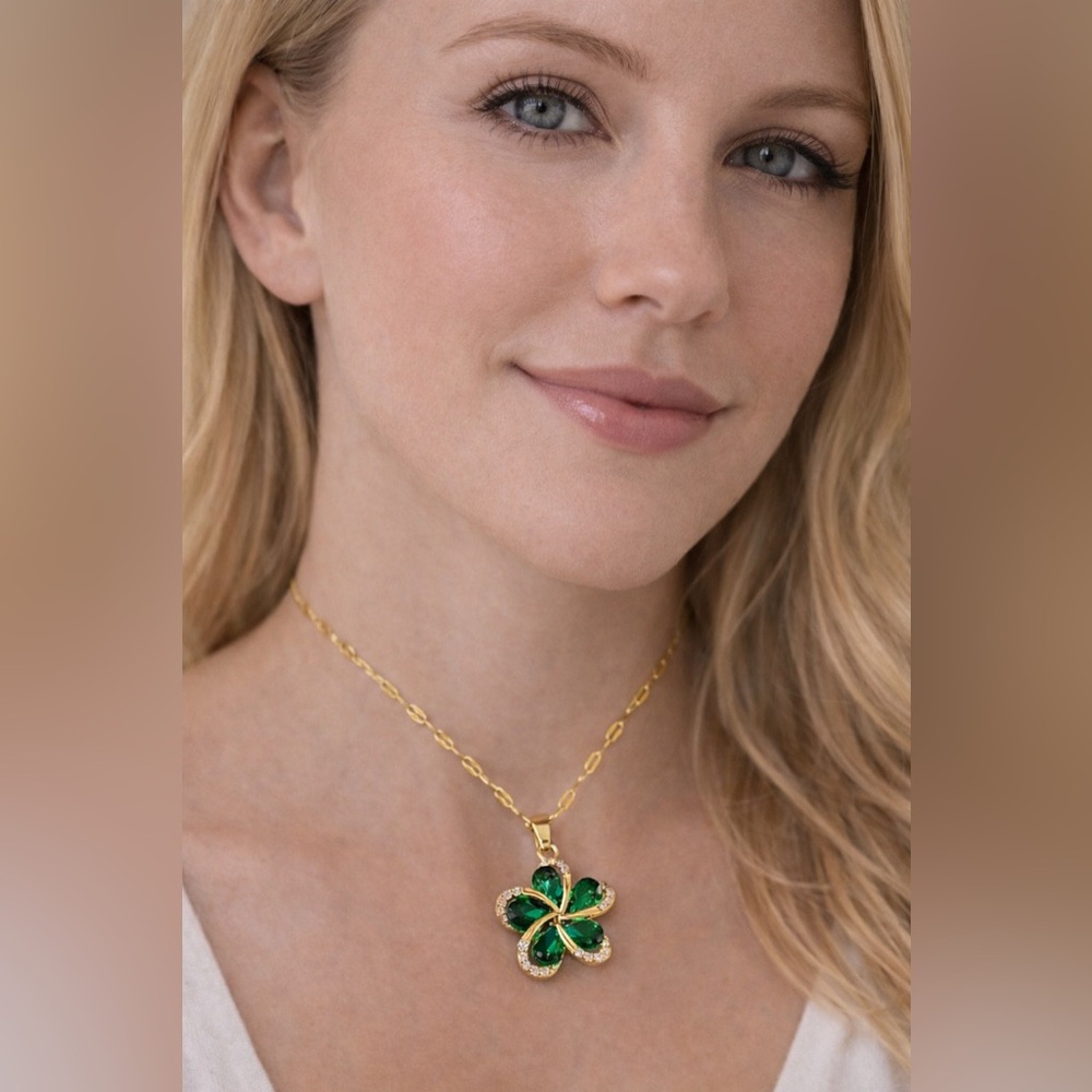 Stainless steel Clover Pendant Necklace with Green Stones